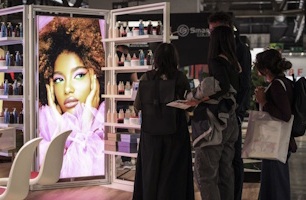 wonderplace2 - Viscom Italia: Creative show with new alignment