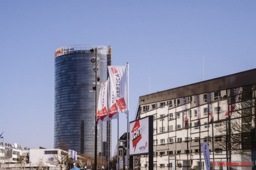 01 397 A7204207 DCE - HAPTICA live: Merch wins