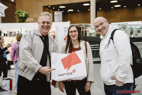 03 313 A7203778 DCE - HAPTICA live: Merch wins