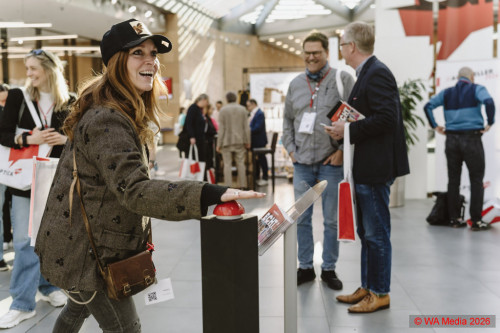 04 64 A7202613 DCE - HAPTICA live: Merch wins