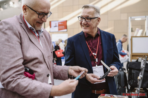 09 98 A7202768 DCE - HAPTICA live: Merch wins