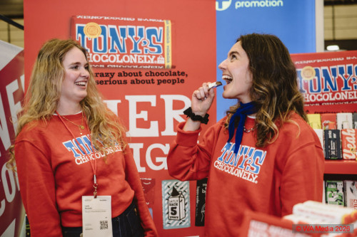 12  296 A7203687 DCE - HAPTICA live: Merch wins