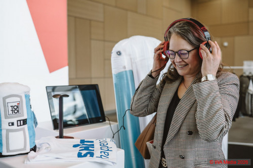 30 112 A7202836 DCE - HAPTICA live: Merch wins