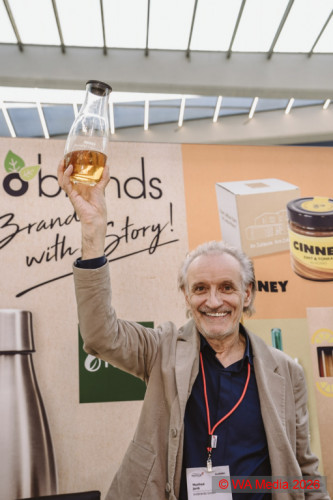 35 373 A7204075 DCE - HAPTICA live: Merch wins