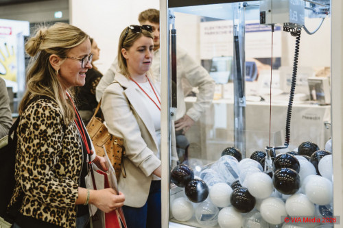 51 303 A7203716 DCE - HAPTICA live: Merch wins