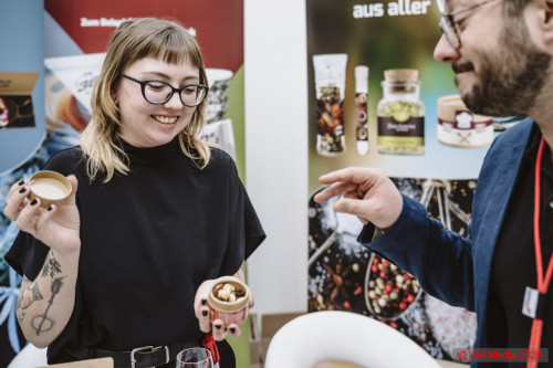 54 329 A7203856 DCE - HAPTICA live: Merch wins